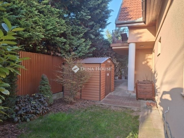 Eladó ikerház, Nagytarcsán 180 M Ft, 5 szobás