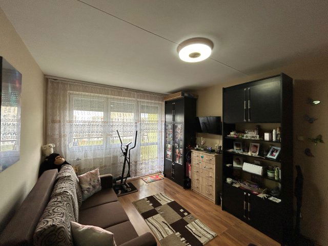 Eladó panellakás, Debrecenben, István úton 53 M Ft, 1+2 szobás