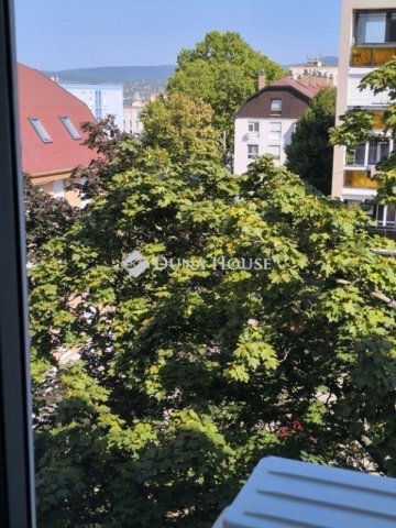 Eladó panellakás, Pécsett 62.9 M Ft, 3 szobás