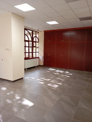 Kiadó ipari ingatlan, Szekszárdon 240 E Ft / hó