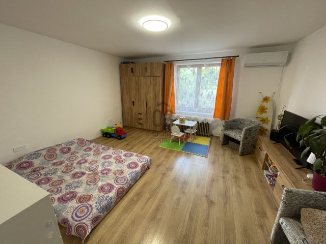 Eladó családi ház, Nagykarácsonyon 25 M Ft, 2 szobás