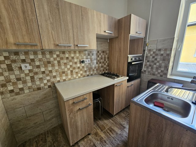 Kiadó téglalakás, albérlet, Pápán 90 E Ft / hó, 1 szobás