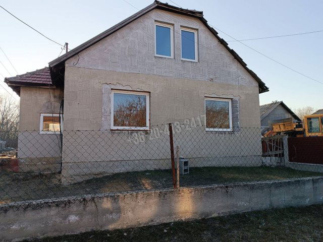 Eladó családi ház, Hernádon 31.5 M Ft, 7+2 szobás