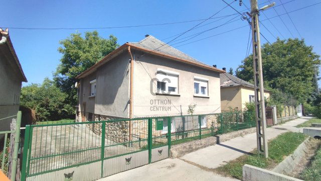 Eladó családi ház, Ajkán 38.3 M Ft, 5 szobás