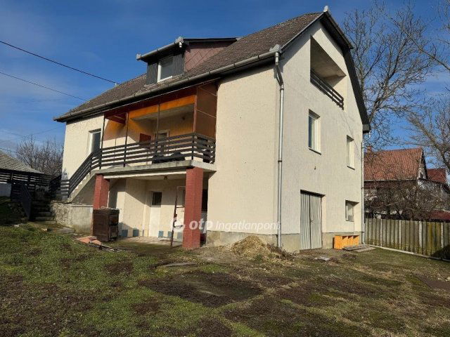 Eladó családi ház, Poroszlón 40 M Ft, 5+1 szobás