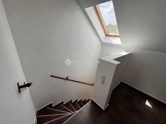 Eladó családi ház, Budapesten, III. kerületben 140 M Ft