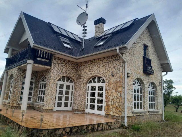 Eladó családi ház, Kecskeméten 145 M Ft, 5 szobás