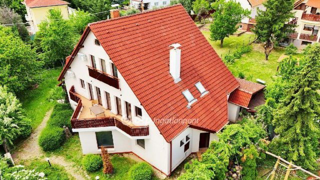 Eladó családi ház, Alsóörsön 254 M Ft, 10+5 szobás