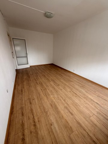 Eladó panellakás, Budapesten, III. kerületben 64.99 M Ft