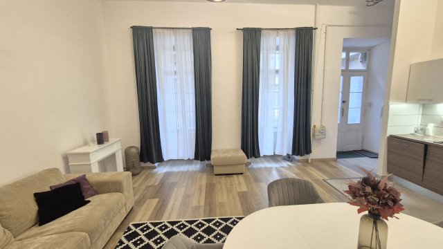 Eladó téglalakás, Budapesten, V. kerületben, Régi posta utcában