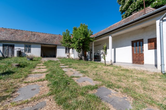 Eladó családi ház, Pázmándon 64.9 M Ft, 4 szobás