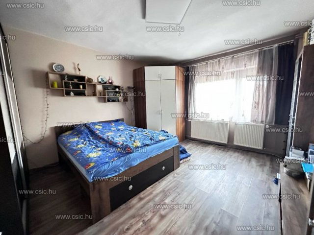 Eladó családi ház, Budapesten, III. kerületben 194.5 M Ft