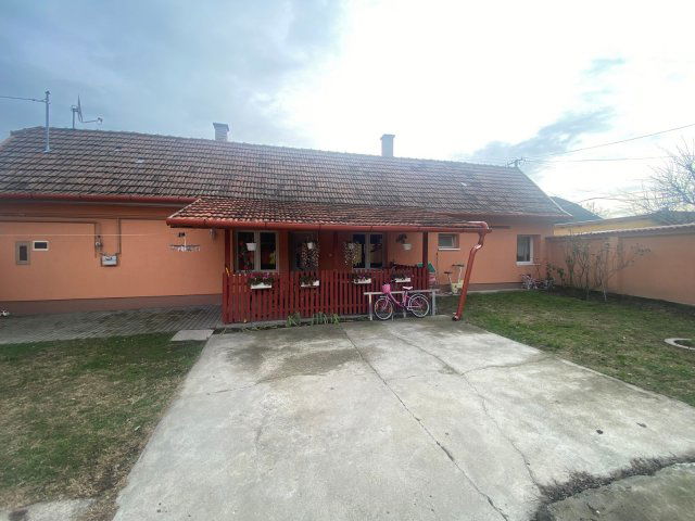 Eladó családi ház, Kiskunhalason 26.99 M Ft, 2 szobás
