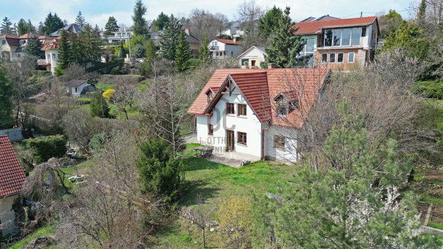 Eladó családi ház, Solymáron 119.9 M Ft, 6 szobás
