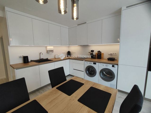 Kiadó téglalakás, albérlet, Pécsett 290 E Ft / hó, 3 szobás