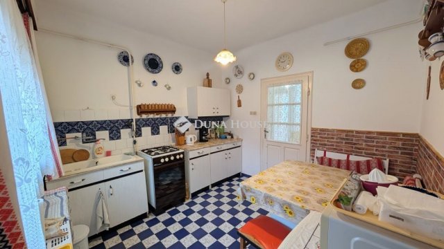 Eladó családi ház, Balatonbogláron 84.9 M Ft, 4 szobás