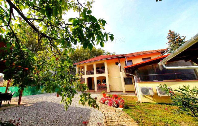 Eladó családi ház, Balatonbogláron 349 M Ft, 13 szobás