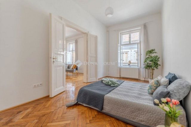 Eladó téglalakás, Budapesten, VI. kerületben 119.5 M Ft