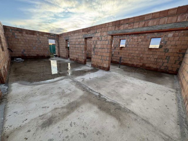 Eladó családi ház, Balatonszabadiban 84.999 M Ft, 4 szobás