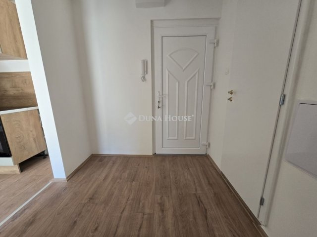 Eladó panellakás, Pécsett 44.9 M Ft, 2+1 szobás