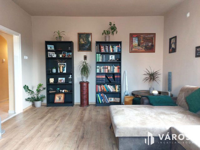 Eladó családi ház, Békéscsabán 75 M Ft, 6 szobás
