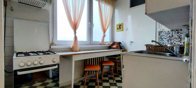 Eladó panellakás, Békésen 16.5 M Ft, 2 szobás