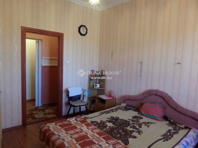 Eladó családi ház, Orosházán 72 M Ft, 3 szobás