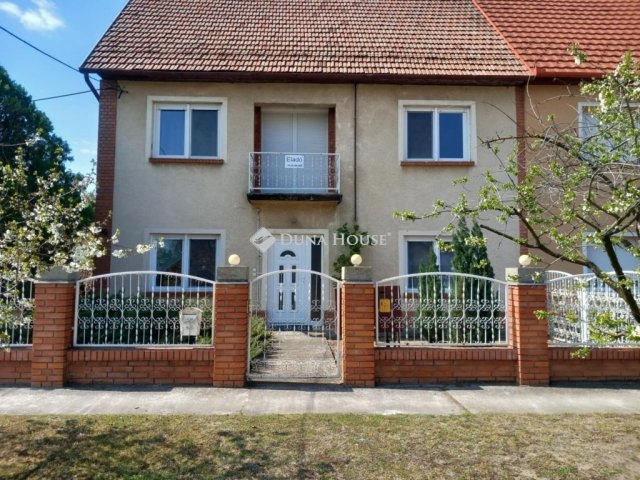 Eladó ikerház, Szatymazon 94.99 M Ft, 5 szobás
