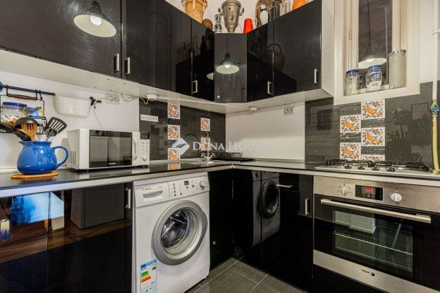 Eladó téglalakás, Budapesten, VI. kerületben 138.9 M Ft