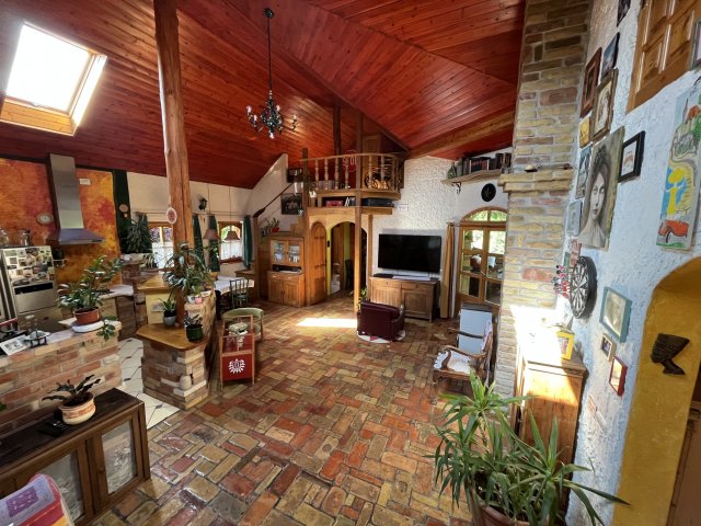 Eladó családi ház, Martonvásáron 172 M Ft, 6 szobás