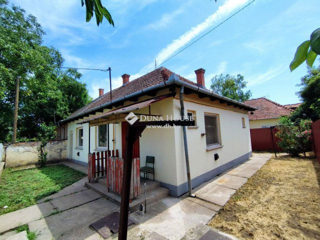 Eladó ikerház, Kecskeméten 32.9 M Ft, 3 szobás