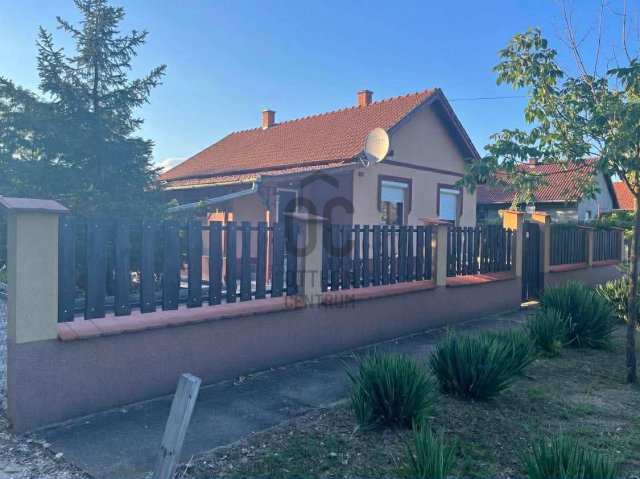 Eladó családi ház, Csemőn 55 M Ft, 4 szobás