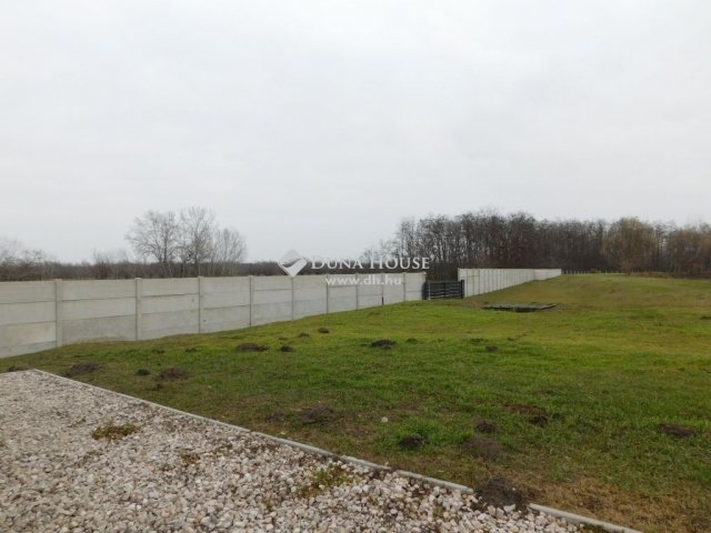 Eladó családi ház, Kecskeméten 250 M Ft, 2 szobás