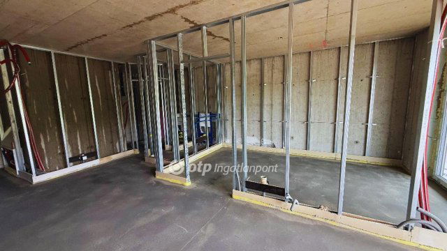 Eladó téglalakás, Balatonalmádiban 99.584 M Ft, 2 szobás