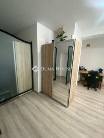 Kiadó téglalakás, albérlet, Pécsett 170 E Ft / hó, 2 szobás