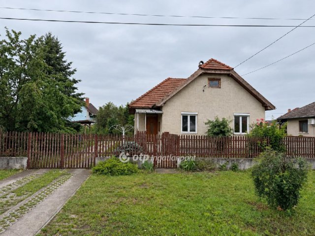 Eladó családi ház, Jászfényszarun 94 M Ft, 2+2 szobás