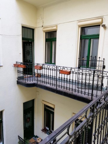 Kiadó téglalakás, albérlet, V. kerületben, Hold utcában