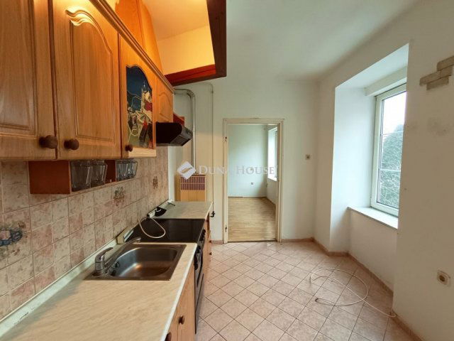 Eladó téglalakás, Sopronban 37 M Ft, 2 szobás