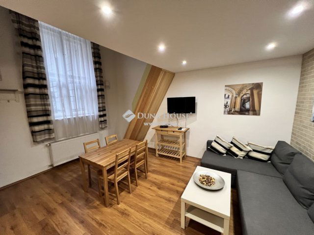 Eladó téglalakás, Budapesten, VII. kerületben 99.99 M Ft