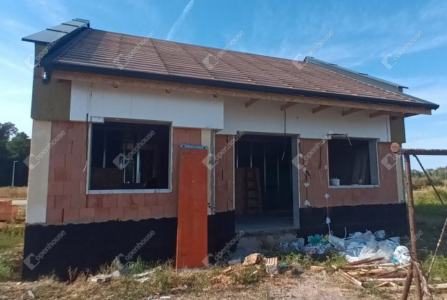 Eladó családi ház, Máriakálnokon 82 M Ft, 4 szobás