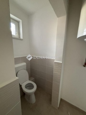 Eladó téglalakás, Pécsett 88 M Ft, 3 szobás