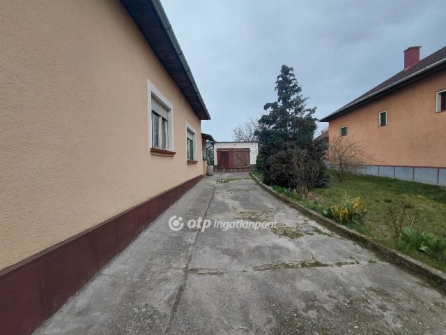 Eladó családi ház, Bagon 59.8 M Ft, 3+1 szobás