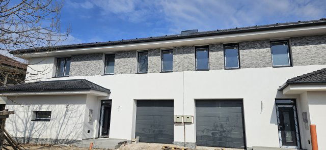 Eladó ikerház, Debrecenben 119.9 M Ft, 4 szobás