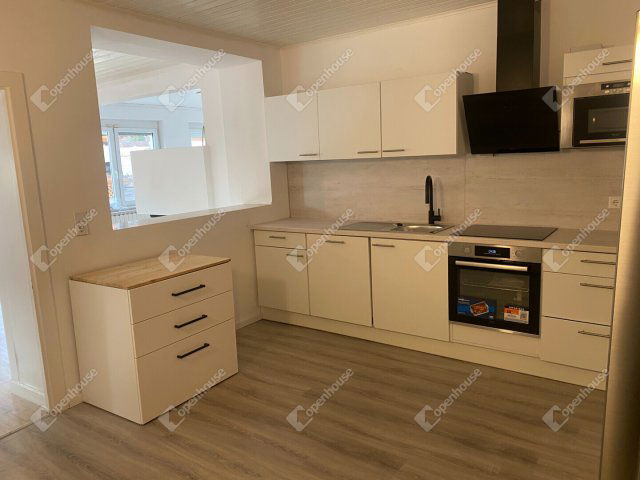 Eladó családi ház, Bucsuban 144 M Ft, 6 szobás