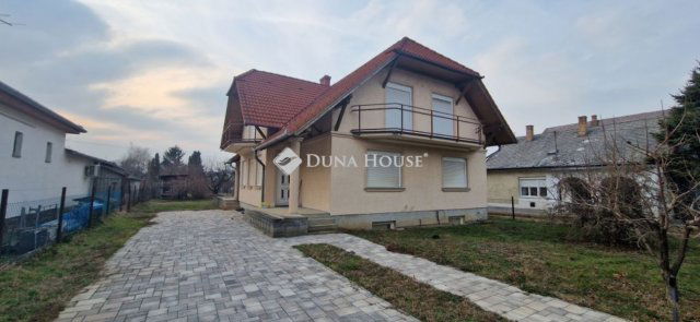 Eladó családi ház, Balatonbogláron 145 M Ft, 7 szobás