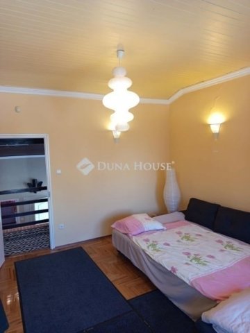 Eladó családi ház, Vecsésen 148 M Ft, 3 szobás