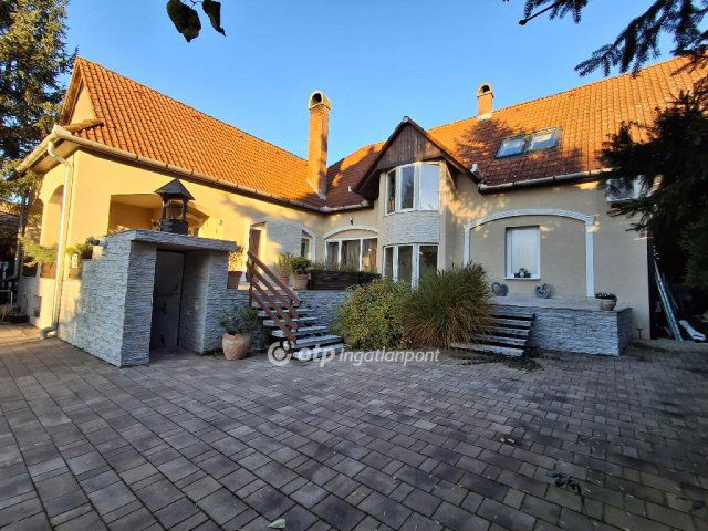 Eladó családi ház, Balassagyarmaton 129 M Ft, 7 szobás