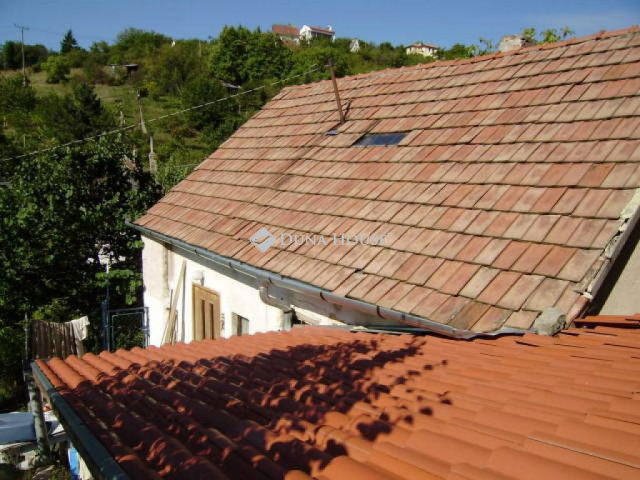 Eladó családi ház, Pécsett 25 M Ft, 1+1 szobás