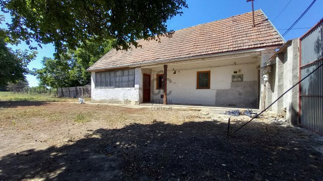 Eladó családi ház, Decsen 11.9 M Ft, 1 szobás