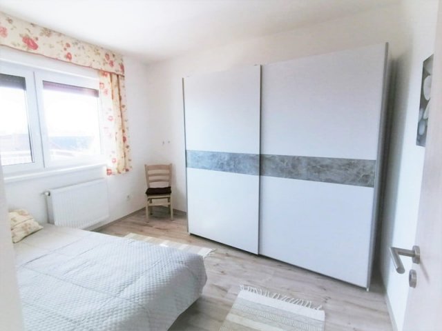 Kiadó téglalakás, albérlet, Pécsett, Damjanich utcában
